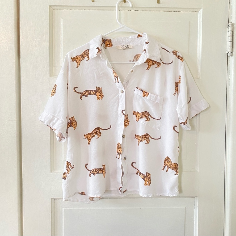 HINT OF BLUSH Leopard Print White Button Down Blouse Women's Size Medium